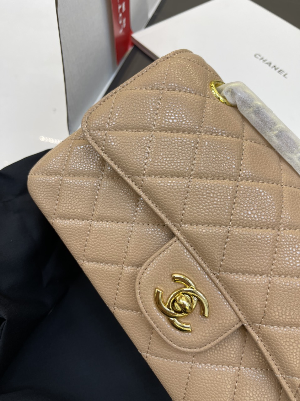 Túi xách Chanel Super Classic Medium Khóa Vàng Màu Nâu Da Hạt Size 23cm